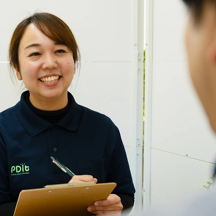 専門スタッフに相談する様子
